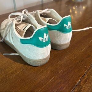 Size 9 womens adidas gazelle wonder white green gum